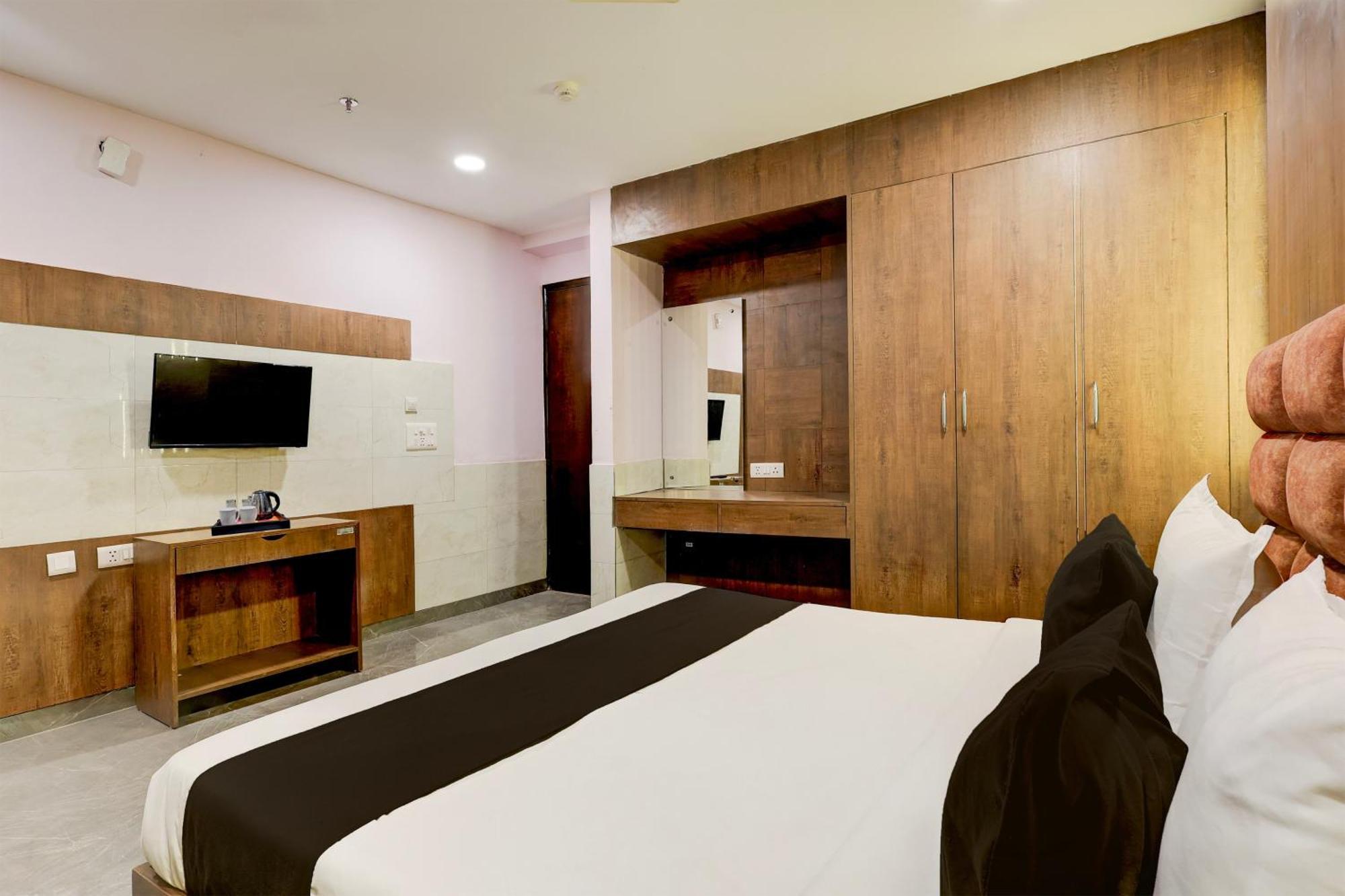 Super Hotel O Alipur Narela Exterior photo